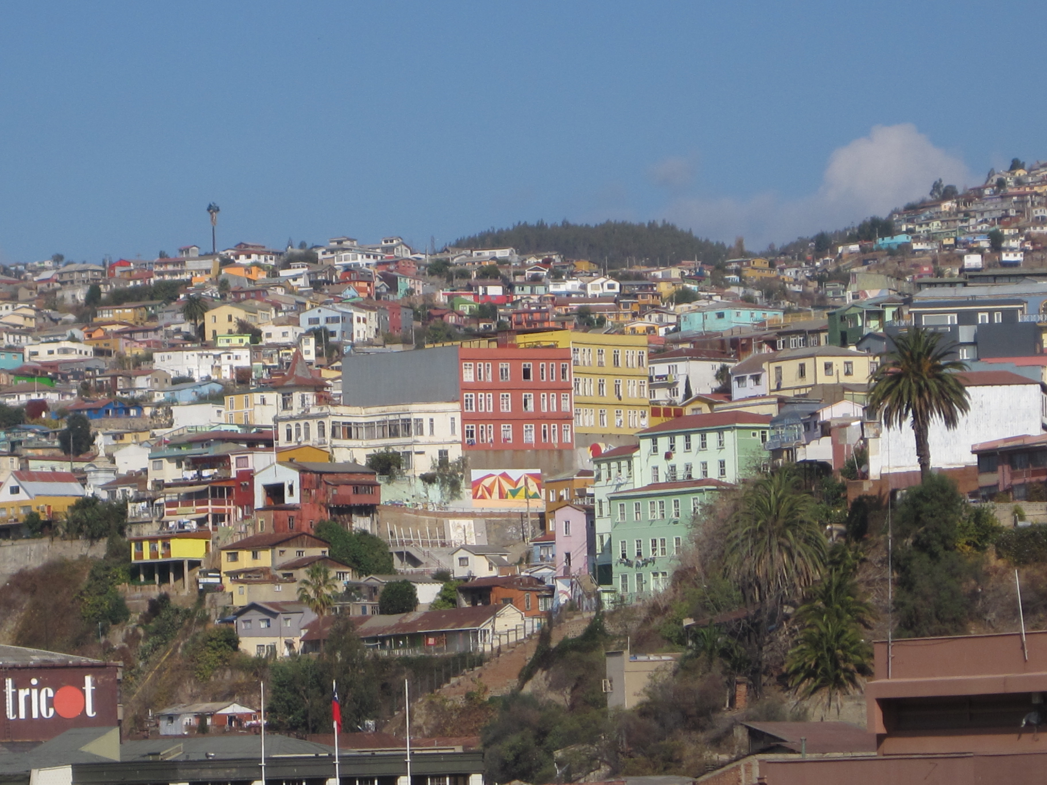 ﻿ Alright, here is the mini tour of Valparaiso! First of all the main city is like any other big, busy city, with an emphasis on CHAOS! The layout of...