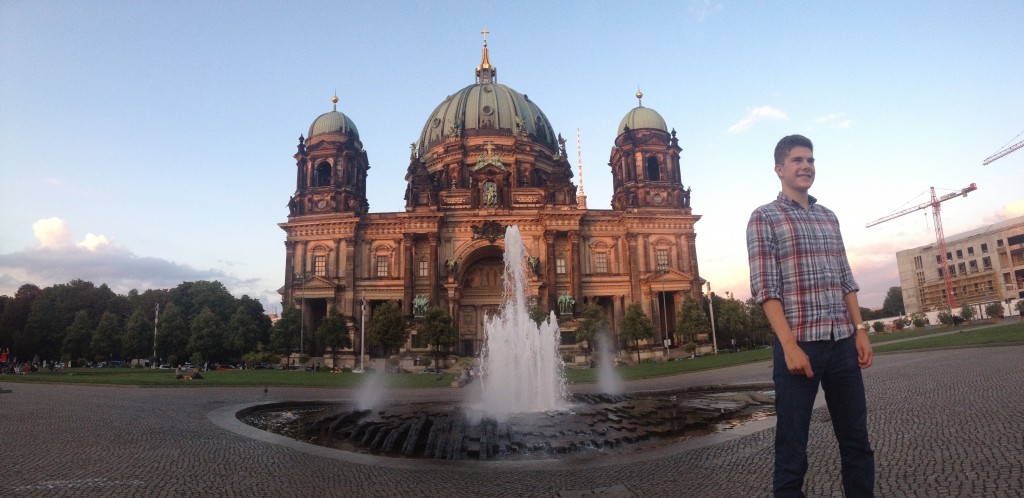 Ried in front of the Berliner Dom, making good use of the iPhone's Panorama function.
